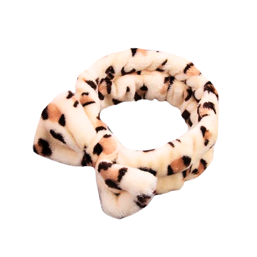 Treat yourself to some self-care with the Shower Brown Leopard Print Headband by The Soap Gal x. This plush headband, adorned with a delightful bow, combines coziness and style. Its fluffy design effortlessly coils into a circle, injecting a playful vibe into your daily routine.